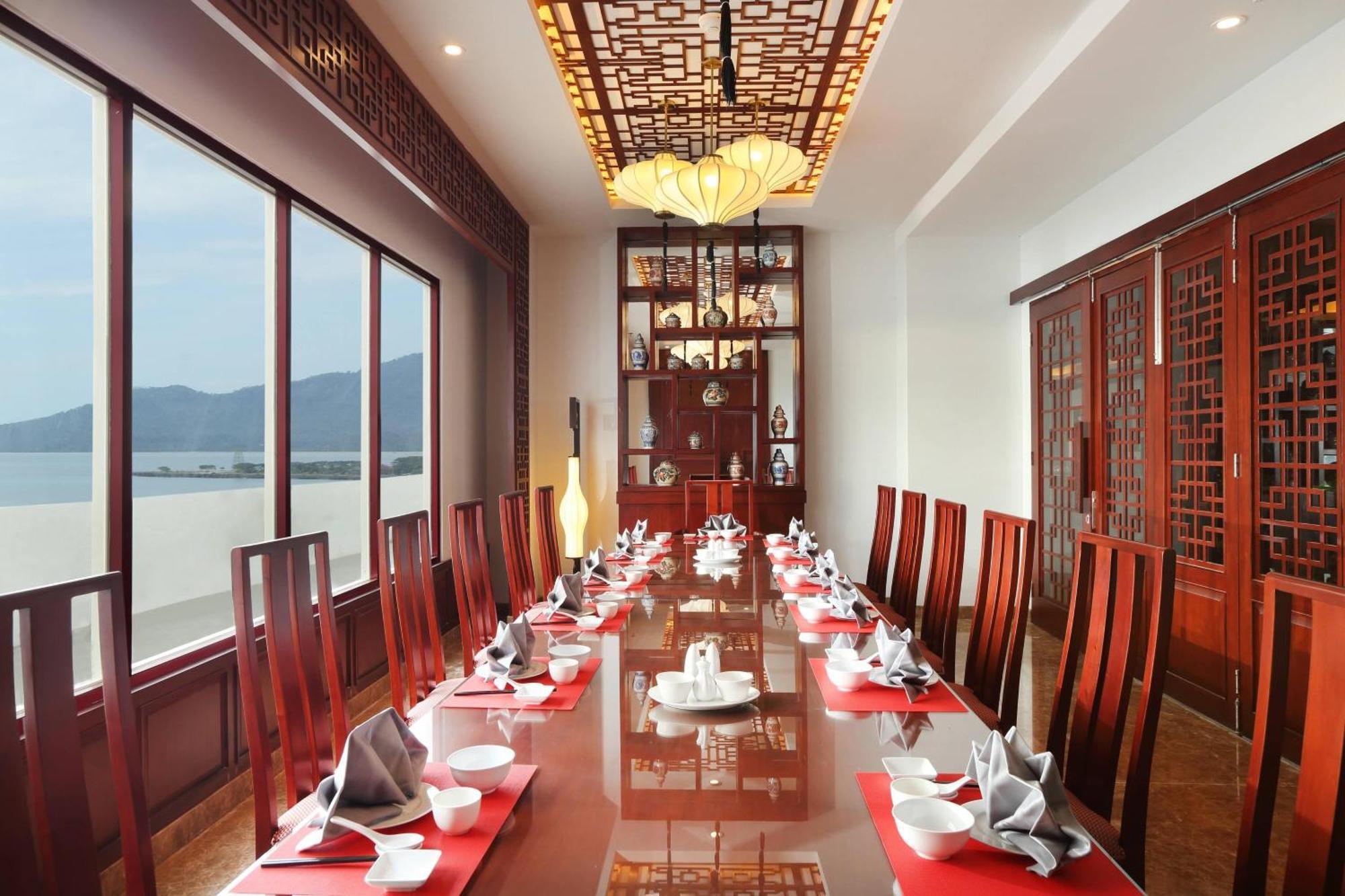 Four Points By Sheraton Manado Exterior foto